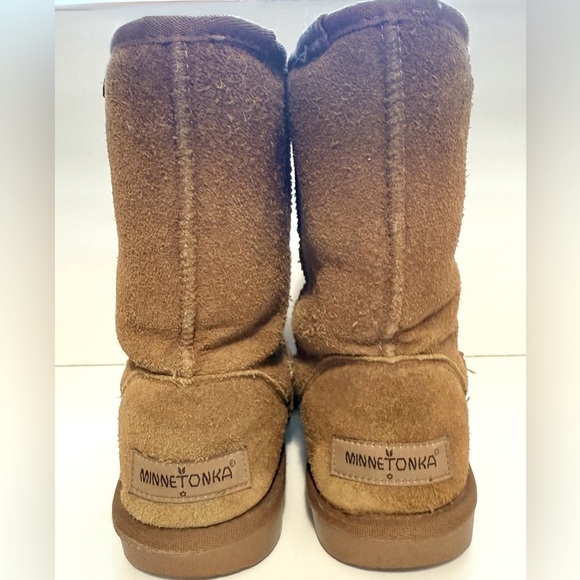 Minnetonka Tan Camel Suede Winter Boots - Size 6 - Picture 9 of 9